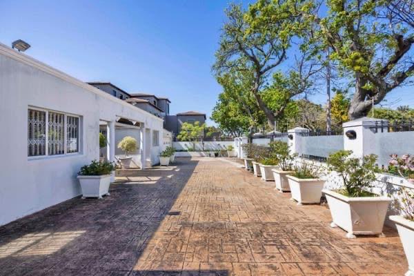 8 Bedroom Property for Sale in Rondebosch Western Cape